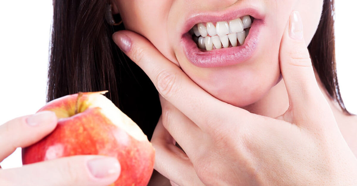teeth hurt when eating