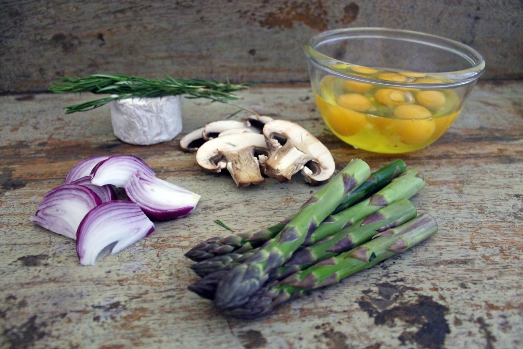 Paleo Breakfast Recipes: Mushroom and Asparagus Frittata 